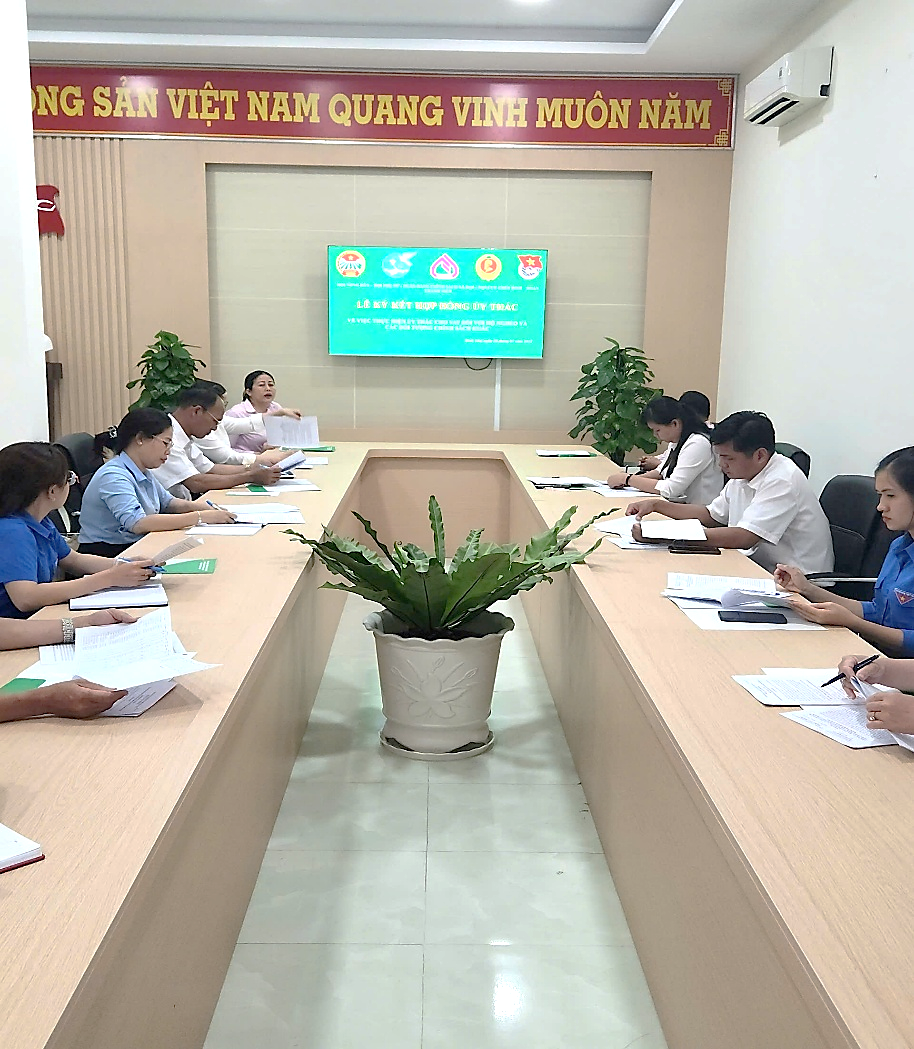 Phòng giao dịch Ngân hàng Chính sách xã hội Bình Tân ký kết hợp đồng ủy thác với các tổ chức chính trị-xã hội