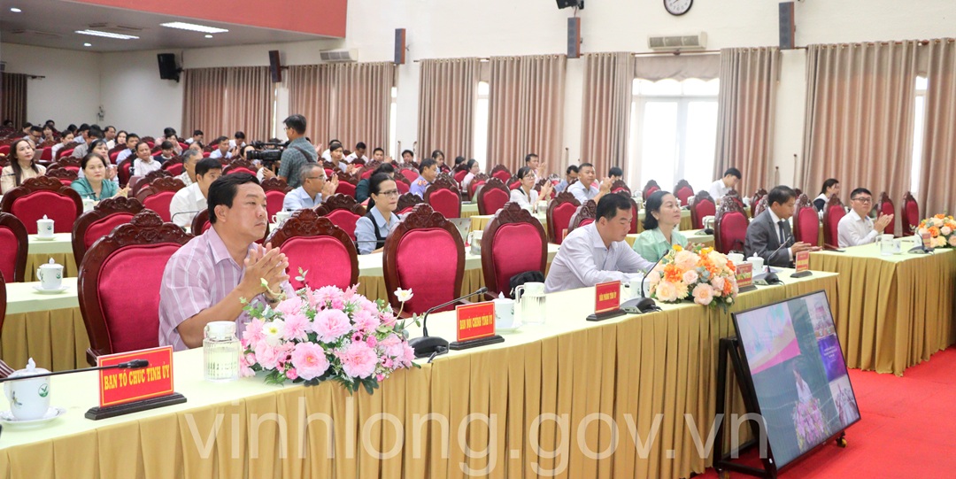 Hội nghị trực tuyến giới thiệu giải pháp chuyển đổi số, ứng dụng trí tuệ nhân tạo (AI) cho cán bộ, công chức, viên chức trên địa bàn tỉnh Vĩnh Long